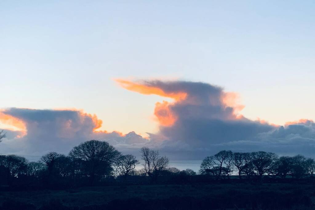 Lle Mary - Beautiful Views, Hot Tub, Secluded, Dog Welcome, Barmouth Llanddwywe Exterior photo